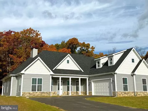317 Glenaire Rd, Bunker Hill, WV 25413
