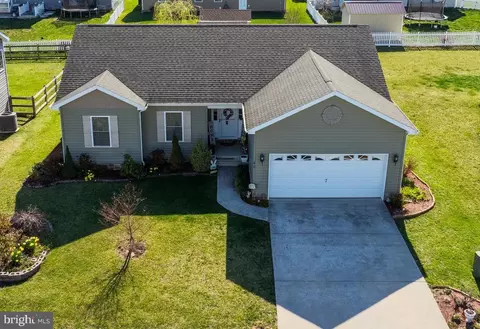 49 Aylesbury Ln, Martinsburg, WV 25403