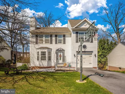 1071 Talisman Dr, Martinsburg, WV 25403