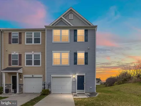 57 New Gate Ct, Falling Waters, WV 25419