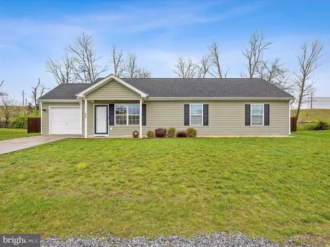 492 Wren St N, Martinsburg, WV 25405