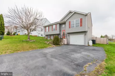 60 Mercedes Dr, Martinsburg, WV 25404