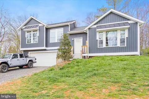 1359 Henshaw Rd, Bunker Hill, WV 25413