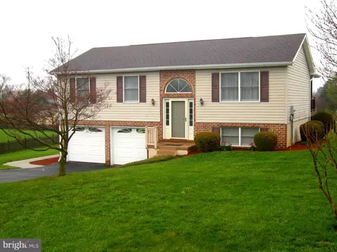 89 Spartan Dr, Martinsburg, WV 25403