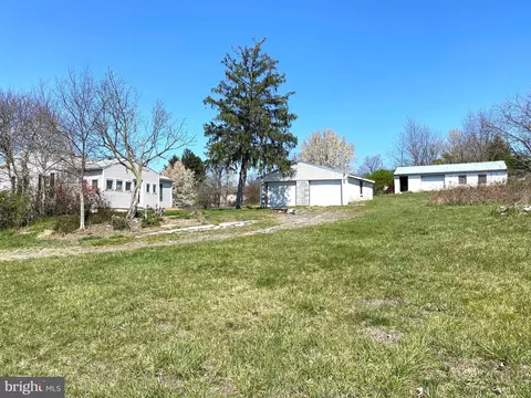 71 Powers Rockwell Ln, Martinsburg, WV 25405