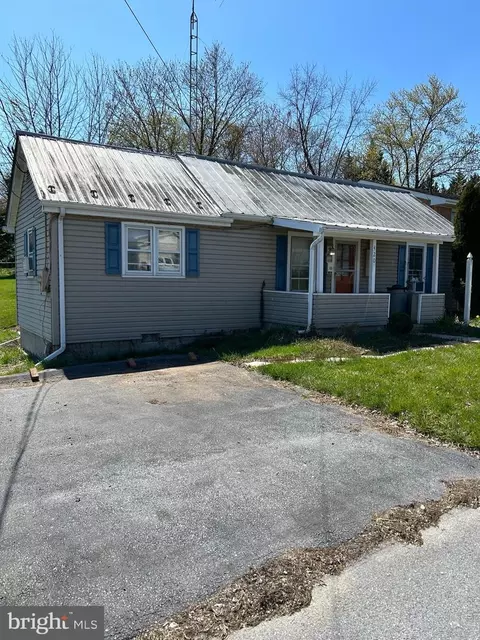 420 E Vicky Bullett St, Martinsburg, WV 25401