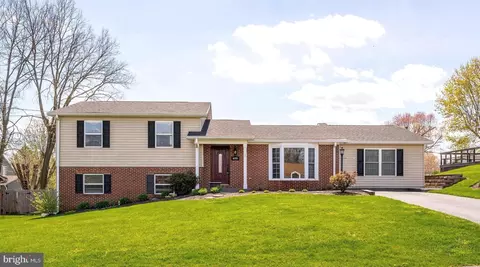 499 Evans Run Dr, Martinsburg, WV 25405