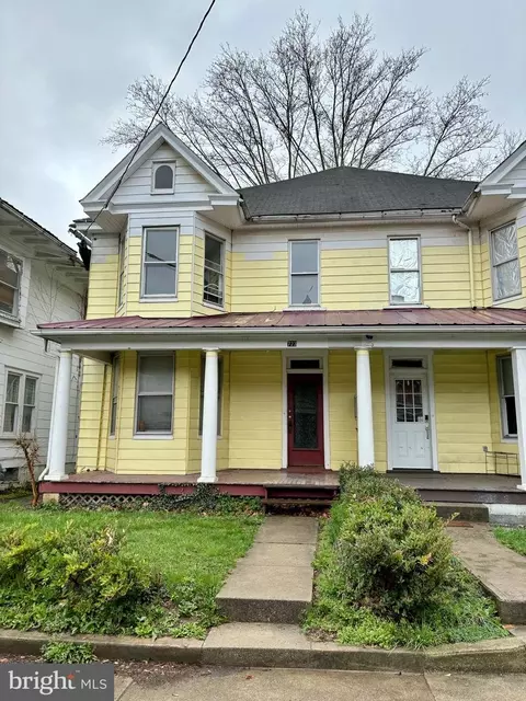 723 W King St, Martinsburg, WV 25401