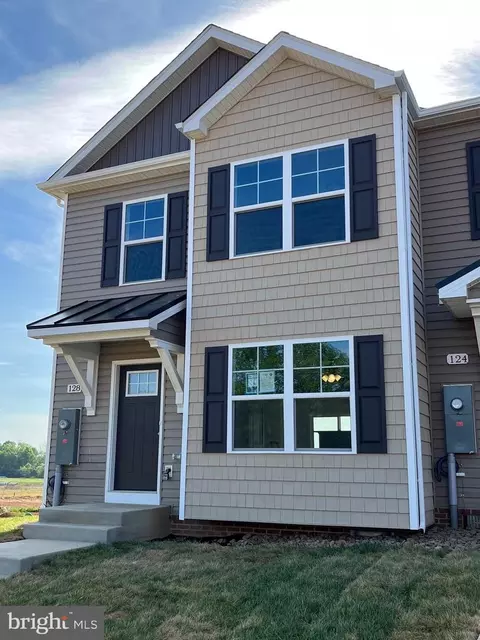 128 Olga Dr, Martinsburg, WV 25403