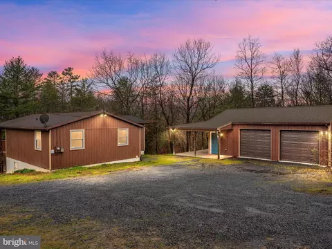187 Village Dr, Hedgesville, WV 25427