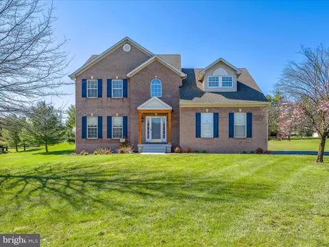 71 Halifax Ct, Martinsburg, WV 25403