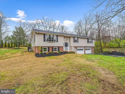 27 Badger Ct, Martinsburg, WV 25403