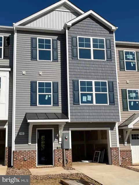 95 Olga Dr, Martinsburg, WV 25403