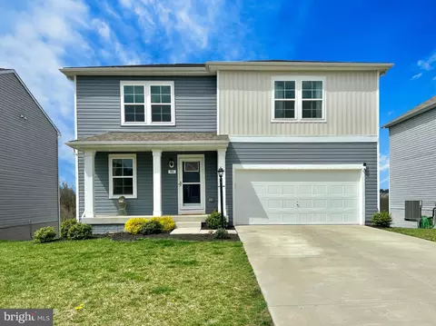 90 Stager Ave, Falling Waters, WV 25419