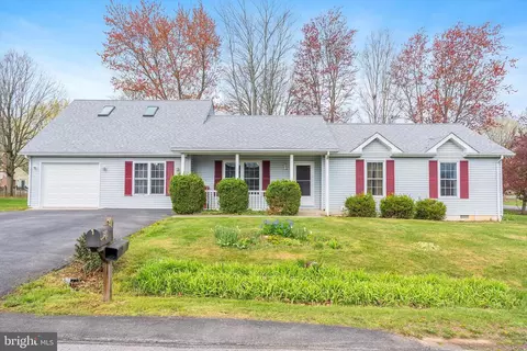 158 Ambler Ln, Falling Waters, WV 25419