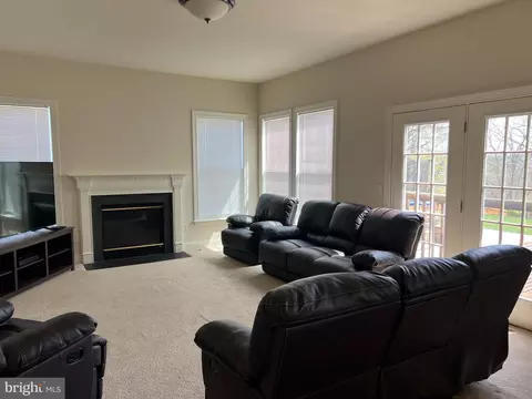 Living - 572 Triumphant Way, Falling Waters, WV 25419 photo 5 of 10