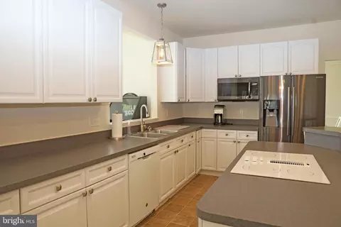 Kitchen - 572 Triumphant Way, Falling Waters, WV 25419 photo 1 of 3