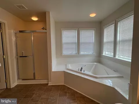 Bath - 572 Triumphant Way, Falling Waters, WV 25419 photo 6 of 7