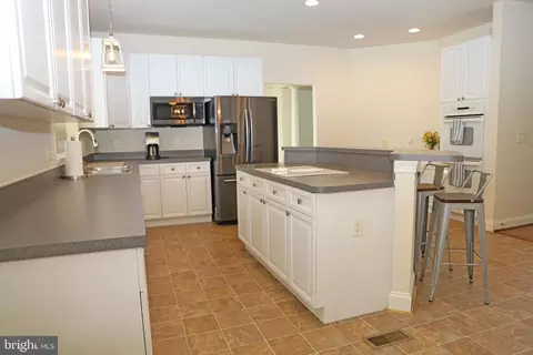 Kitchen - 572 Triumphant Way, Falling Waters, WV 25419 photo 2 of 3