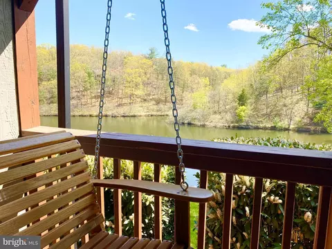 140 Fishhook Ln, Hedgesville, WV 25427
