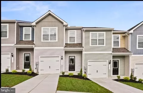 11 Bloomsbury St, Falling Waters, WV 25419