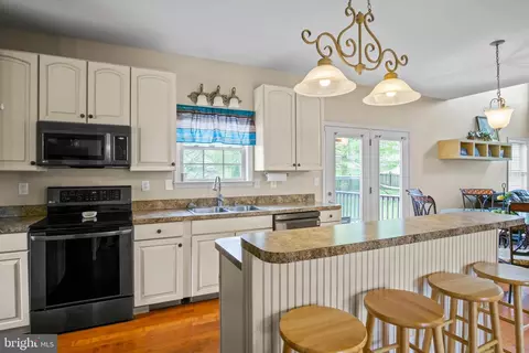 Kitchen - 119 Clemson Dr, Falling Waters, WV 25419 photo 2 of 5