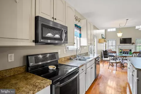 Kitchen - 119 Clemson Dr, Falling Waters, WV 25419 photo 1 of 5