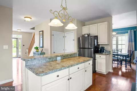 Kitchen - 119 Clemson Dr, Falling Waters, WV 25419 photo 4 of 5
