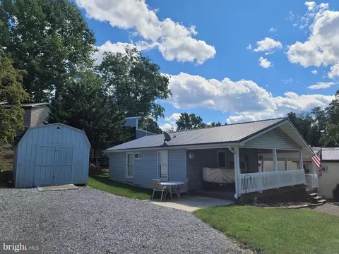 81-3334 Forest Ln, Falling Waters, WV 25419