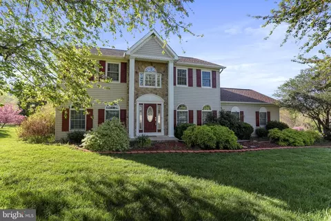 42 Monarch Ct, Martinsburg, WV 25403