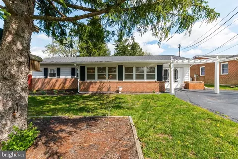 214 Rock Cliff Dr, Martinsburg, WV 25401