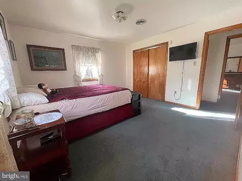 Bedroom - 2414 Grade Rd, Falling Waters, WV 25419 photo 2 of 5