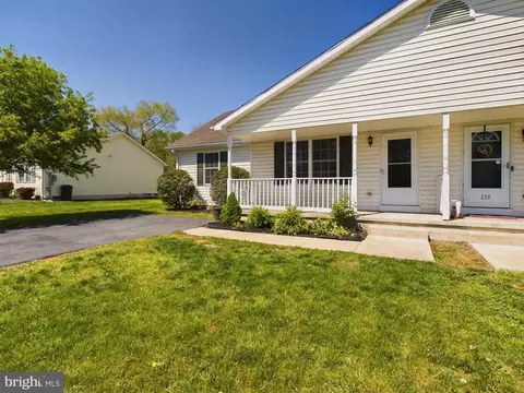 222 Dorothy Ct, Inwood, WV 25428