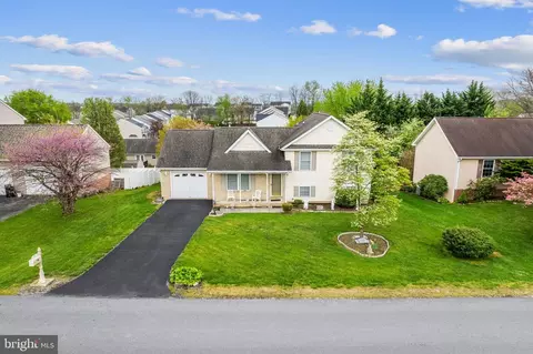 383 Larkspur Ln, Martinsburg, WV 25403
