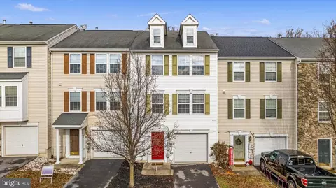 319 Scarboro Dr, Bunker Hill, WV 25413