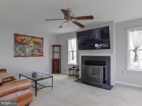 Living - 403 Brandenburg Dr, Falling Waters, WV 25419 photo 2 of 3
