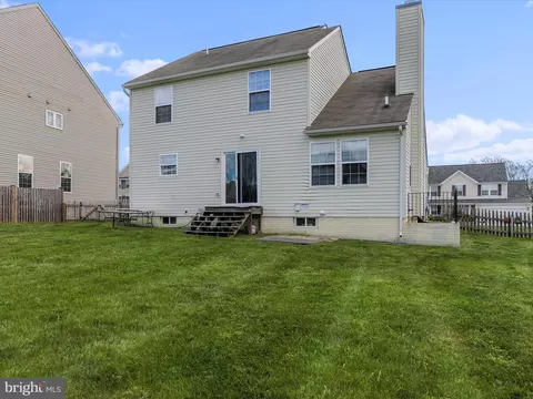 Exterior - 403 Brandenburg Dr, Falling Waters, WV 25419 photo 6 of 10