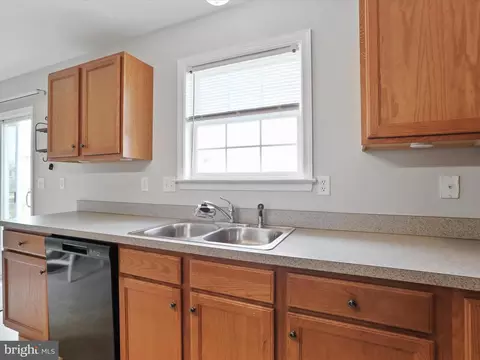 Kitchen - 403 Brandenburg Dr, Falling Waters, WV 25419 photo 3 of 4