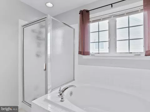 Bath - 403 Brandenburg Dr, Falling Waters, WV 25419 photo 3 of 6