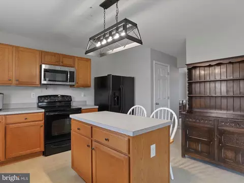 Kitchen - 403 Brandenburg Dr, Falling Waters, WV 25419 photo 2 of 4