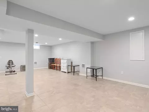 Living - 403 Brandenburg Dr, Falling Waters, WV 25419 photo 3 of 3