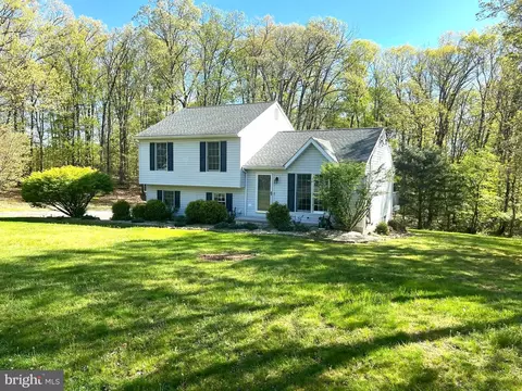 163 Antietam Dr, Falling Waters, WV 25419