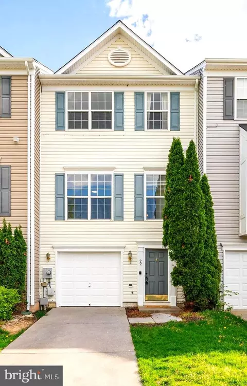 22 Barton Ct, Inwood, WV 25428