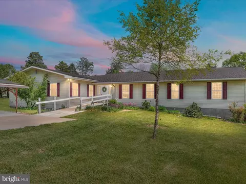 64 Zig Zag Ln, Inwood, WV 25428