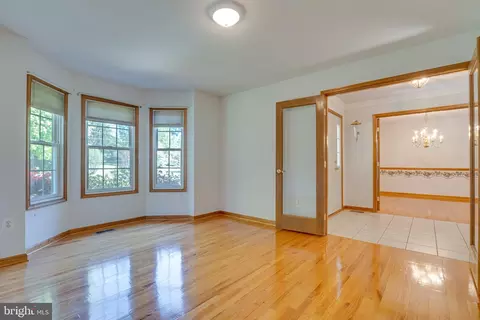 Living - 95 Sheffield Ln, Falling Waters, WV 25419 photo 4 of 5