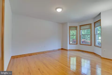 Living - 95 Sheffield Ln, Falling Waters, WV 25419 photo 5 of 5