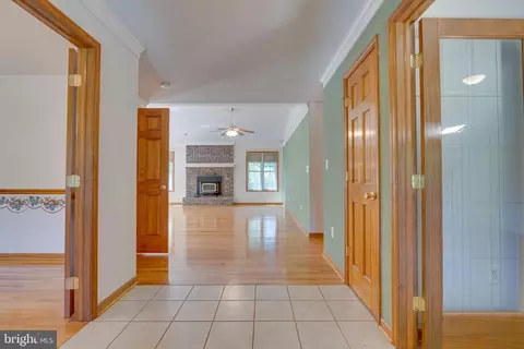 Entry Way - 95 Sheffield Ln, Falling Waters, WV 25419 photo 2 of 5