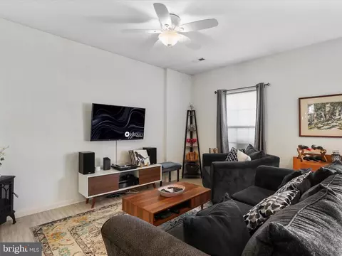 Living - 36 Cavendish Way, Falling Waters, WV 25419 photo 3 of 4