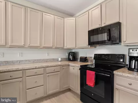 Kitchen - 36 Cavendish Way, Falling Waters, WV 25419 photo 4 of 4