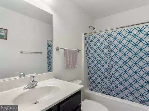 Bath - 36 Cavendish Way, Falling Waters, WV 25419 photo 2 of 3